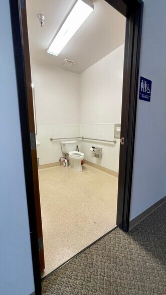 More Photos Of 5352 Irwindale Ave, Irwindale Showroom For Sale