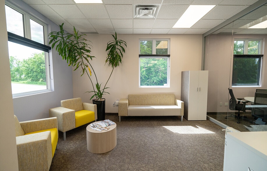 More Photos Of 211 2nd Av N, Stonewall Flex For Sale