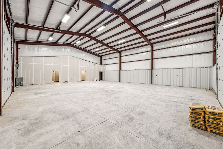 More Photos Of 12113 Jordy Rd, Midland Warehouse For Lease