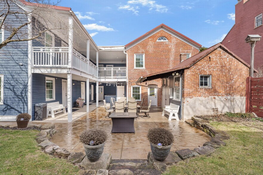 More Photos Of 208-210 Wharf St, Hermann Hospitality For Sale