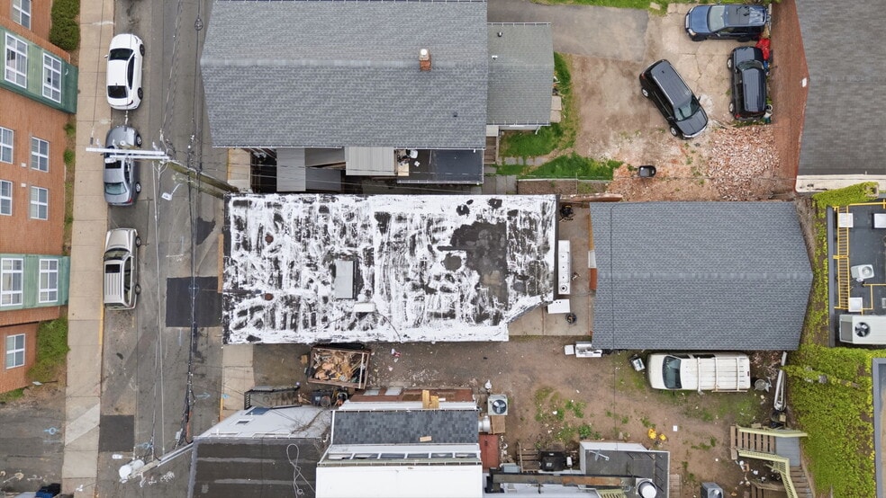 More Photos Of 73 Ferry St, Middletown Bar For Sale