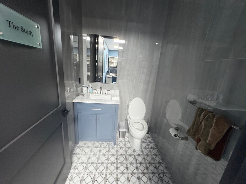 More Photos Of 1381 Fairview Blvd, Delran Office For Sale