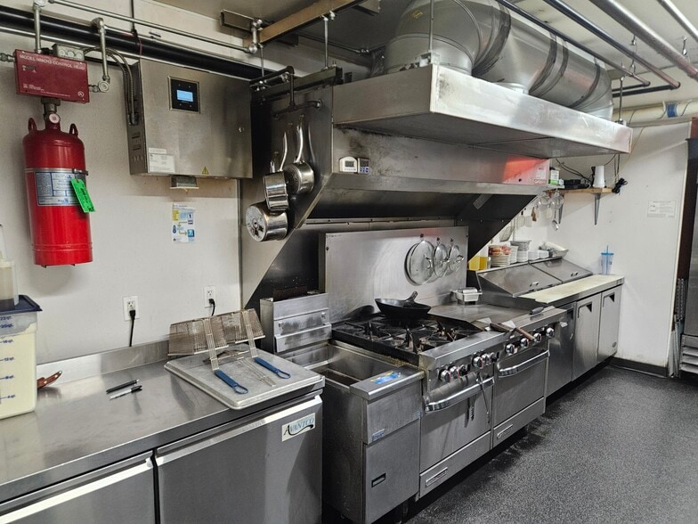 More Photos Of 3434 NE Sandy Blvd, Portland Restaurant For Lease