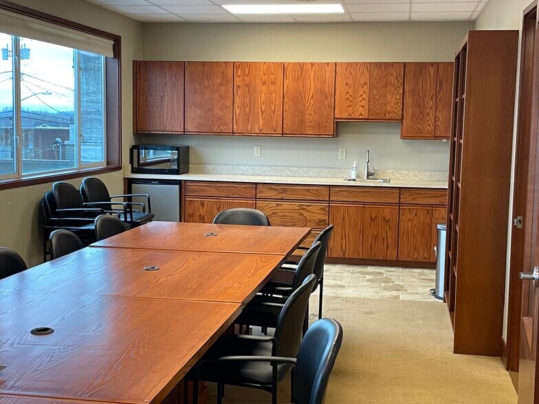 More Photos Of 505 Front St, Lynden Office For Lease