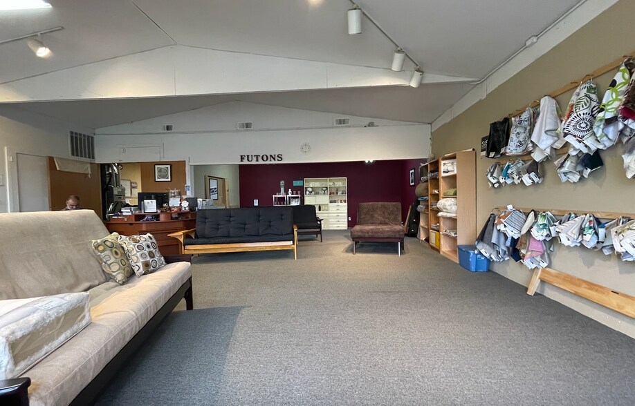 More Photos Of 5260 NW Highway 99, Corvallis Showroom For Lease