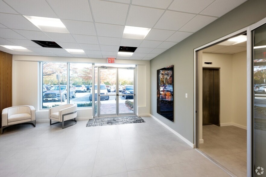 More Photos Of 1051 Franklin Ave, Garden City Office For Sale