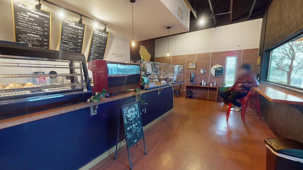 More Photos Of 1700 Montopolis Dr, Austin Freestanding For Lease