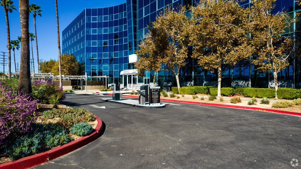 More Photos Of 5990 Sepulveda Blvd, Sherman Oaks Office For Lease