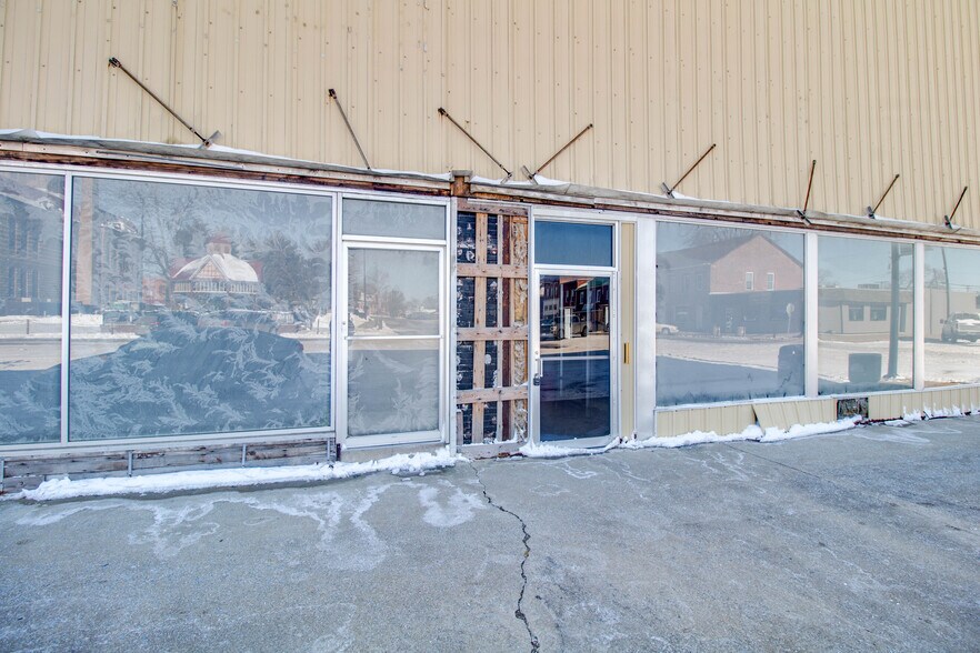 More Photos Of 531-533 N Main St, Carrollton General Retail For Sale