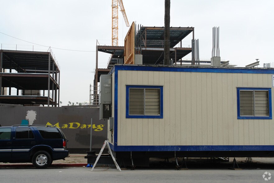 More Photos Of 621 S Western Ave, Los Angeles General Retail For Sale