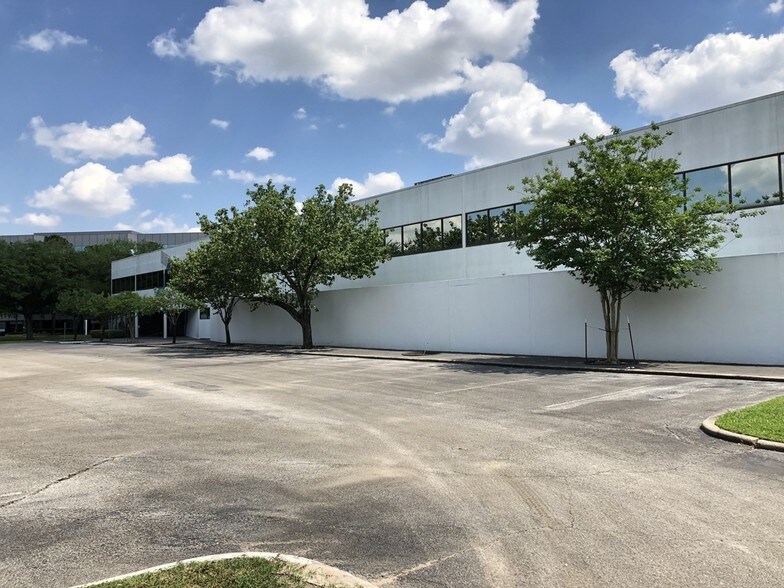 More Photos Of 5295 Hollister St, Houston Office For Sale