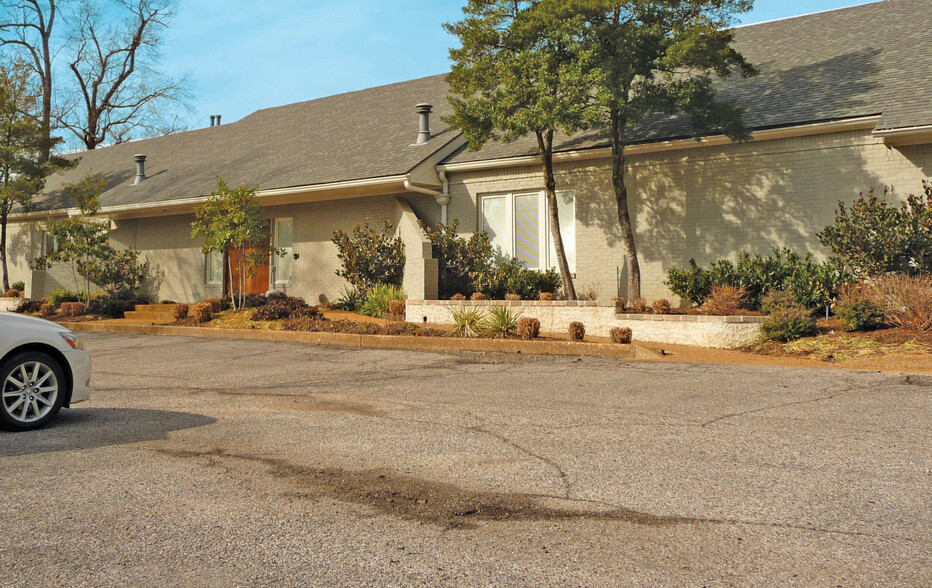 Primary Photo Of 641-651 Oakleaf Office Ln, Memphis Office For Sale