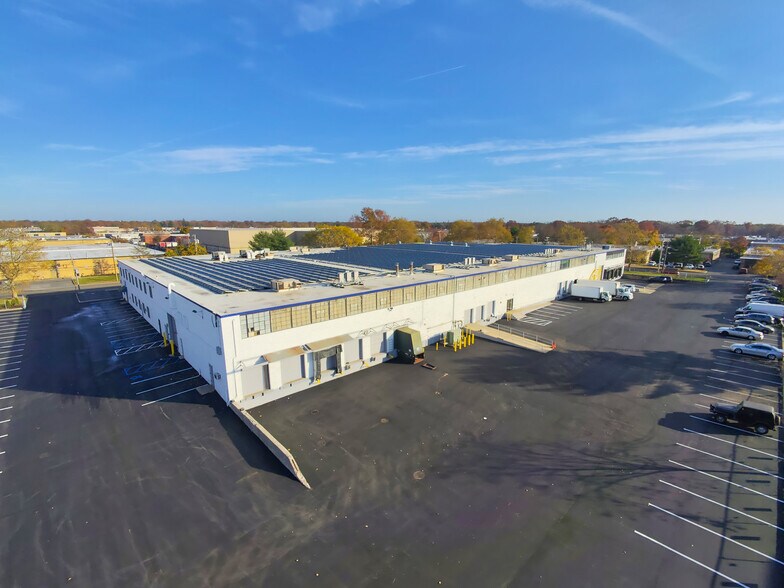 More Photos Of 303 Smith St, Farmingdale Warehouse For Lease