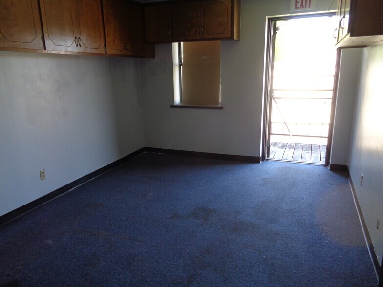 More Photos Of 3916 S Lynn Ct, Independence Medical For Lease