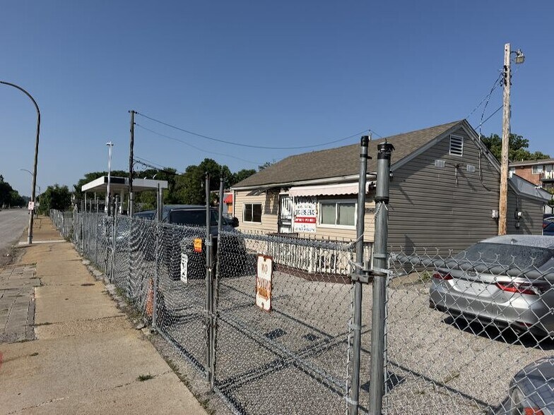 Primary Photo Of 8827 N Broadway, Saint Louis Freestanding For Lease