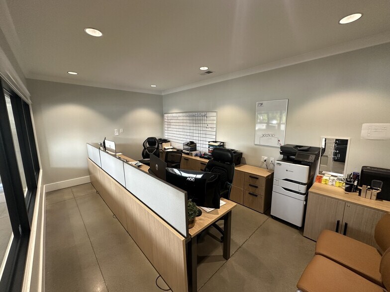 More Photos Of 1501 Callahan Dr, Knoxville Auto Dealership For Lease