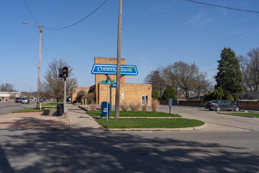 Primary Photo Of 26095 5 Mile Rd, Redford Township Bank For Lease