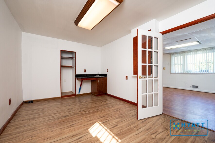 More Photos Of 7703 Poplar Hill Ln, Clinton Office Residential For Sale