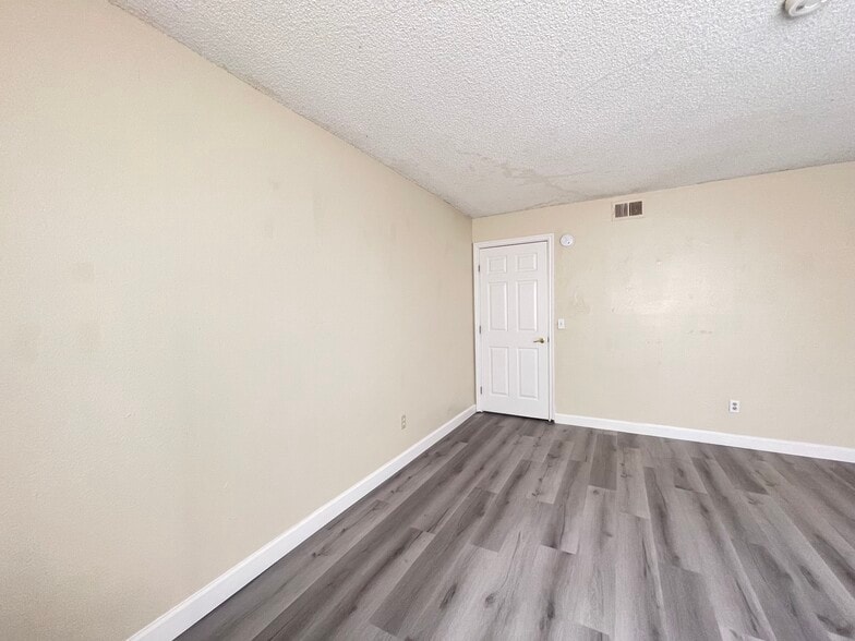 More Photos Of 1709 Fairfield Ave, Las Vegas Apartments For Sale