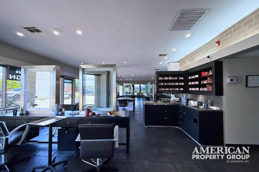 More Photos Of 2345 Bee Ridge Rd, Sarasota Storefront Retail Office For Sale