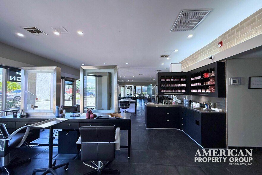 More Photos Of 2345 Bee Ridge Rd, Sarasota Storefront Retail Office For Sale