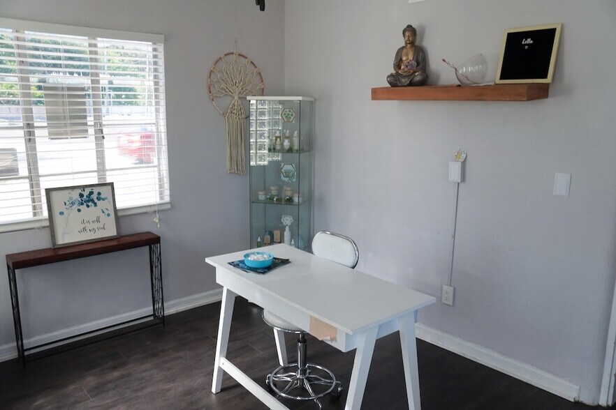 More Photos Of 601 Avenue B NW, Winter Haven Office Residential For Sale