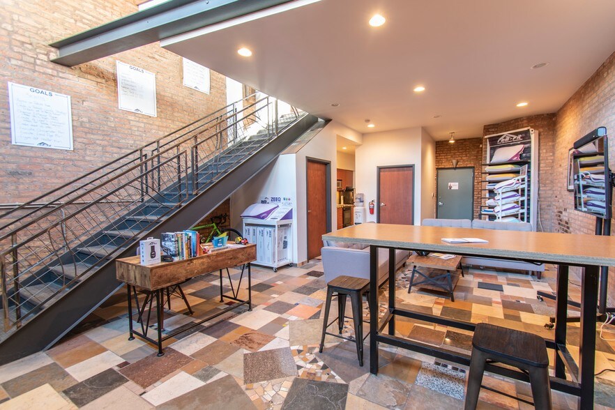 More Photos Of 1703 Darrow St, Evanston Office Residential For Sale