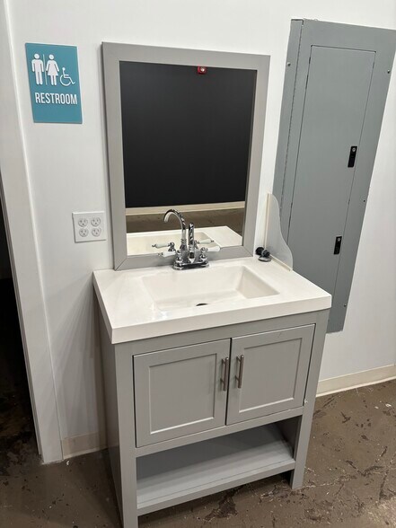 More Photos Of 3829-3835 Main St, Kansas City Apartments For Lease