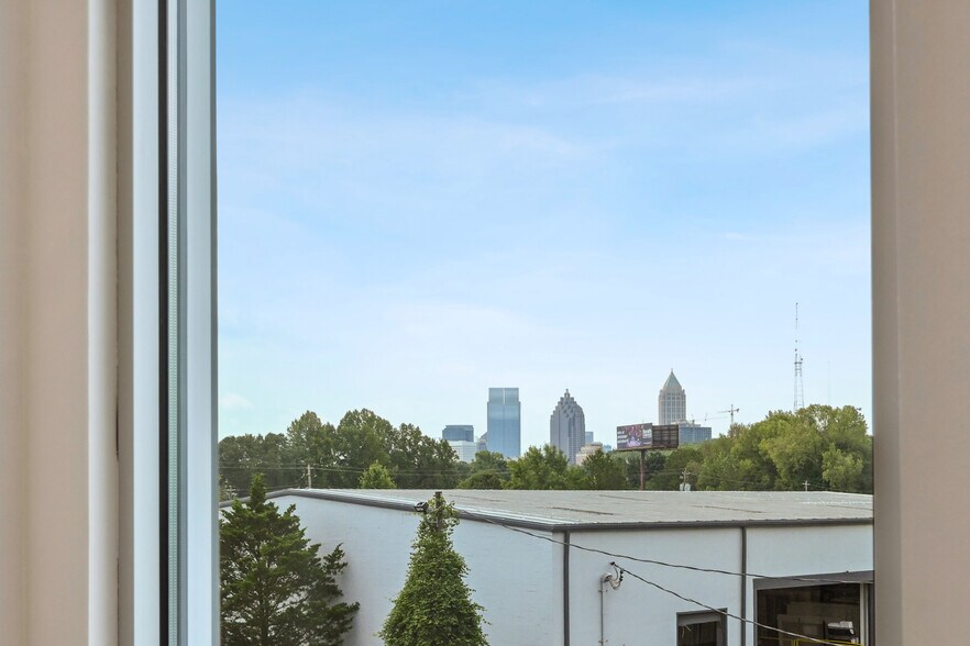 More Photos Of 159 Armour Dr NE, Atlanta Showroom For Lease