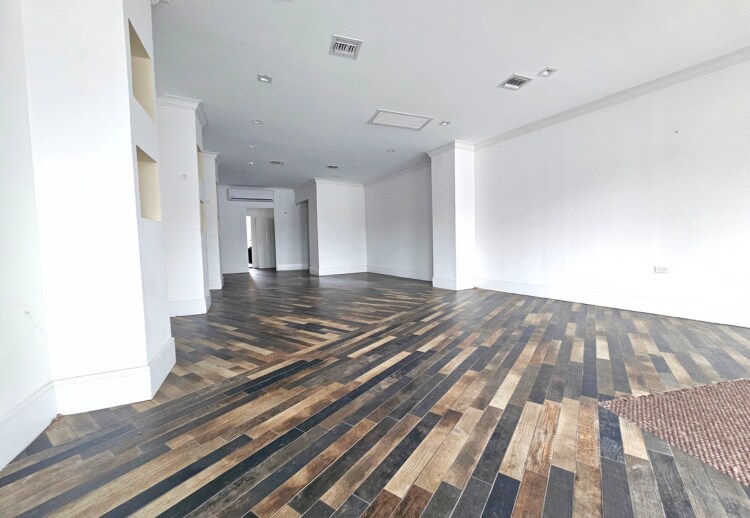More Photos Of 77 Jobs Ln, Southampton General Retail For Lease