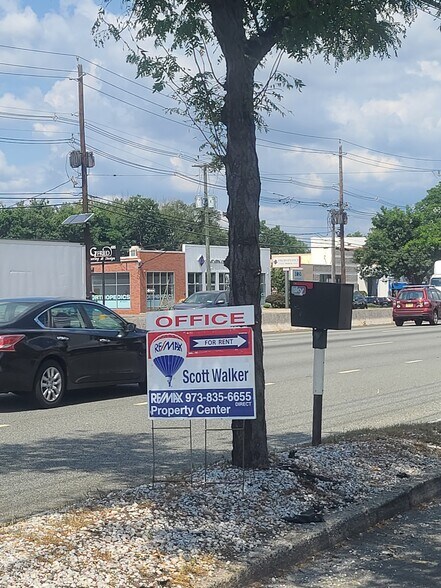 More Photos Of 480-490 Route 17, Paramus Restaurant For Lease