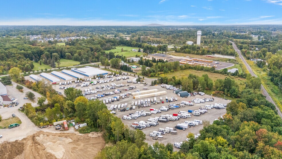 More Photos Of 59120 Oasis Center Dr, South Lyon Self Storage For Sale