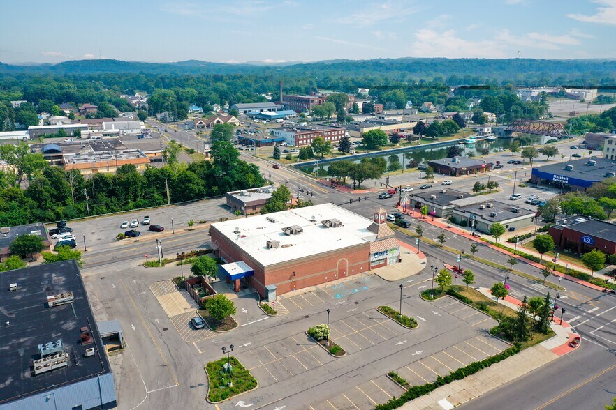 More Photos Of 101 S Main St, Newark Drugstore For Sale