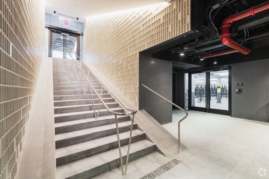 More Photos Of 300 Kent Ave, Brooklyn Office For Lease