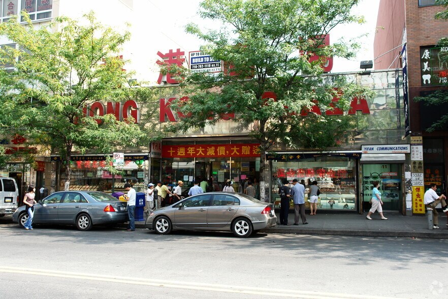 More Photos Of 3711 Main St, Flushing Storefront For Lease