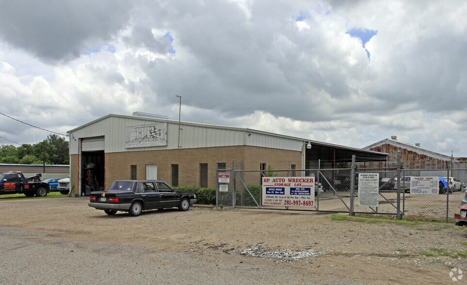 More Photos Of 3412 Lockheed St, Pearland Auto Salvage Facility For Sale