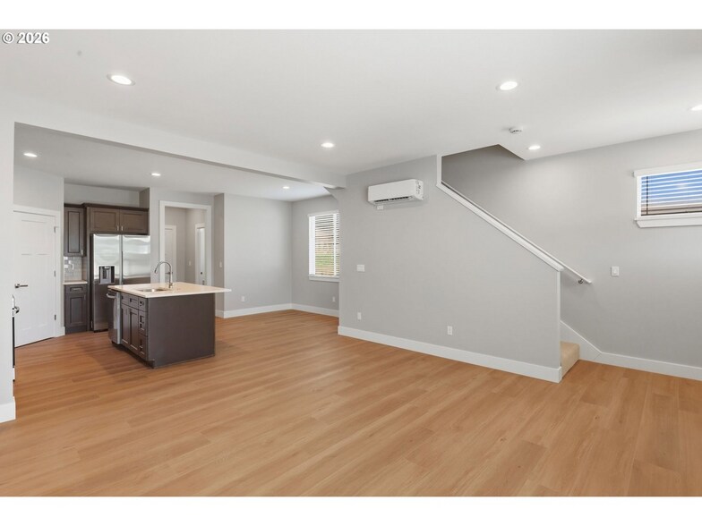 More Photos Of 4011 SW Royal Ave, Gresham Specialty For Sale