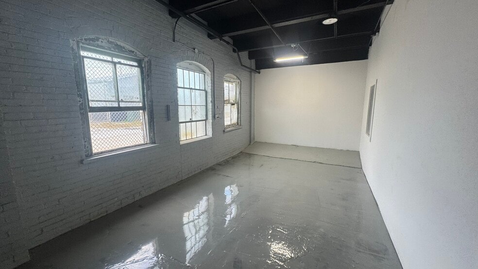 More Photos Of 47 W Gates St, Columbus Warehouse For Lease