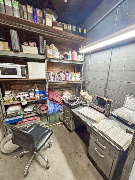 More Photos Of 1005 E Broadway St, Covington General Retail For Sale