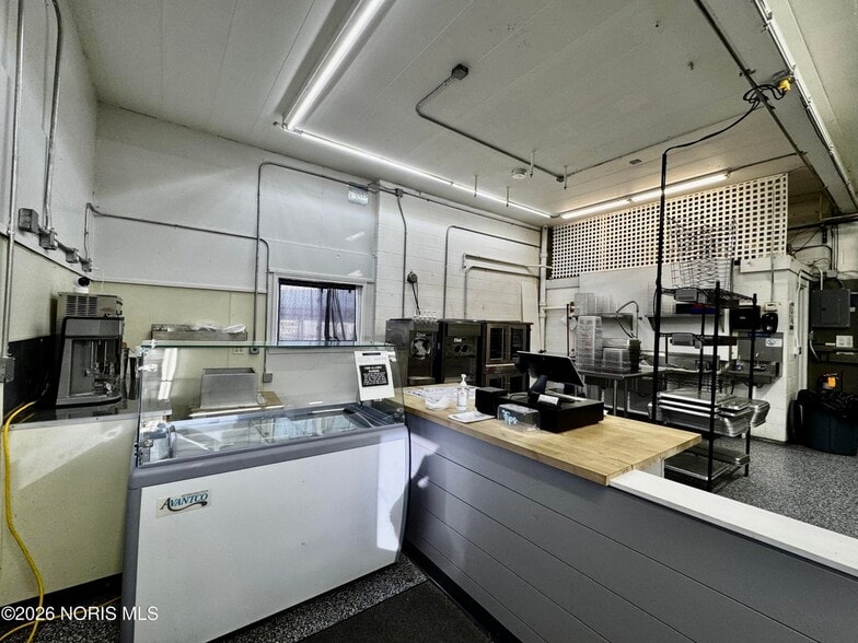 More Photos Of 301 S Defiance St, Stryker Auto Repair For Sale