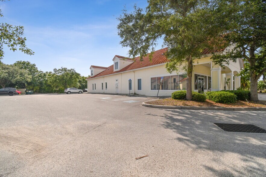 More Photos Of 772 Cortaro Dr, Sun City Center Medical For Sale