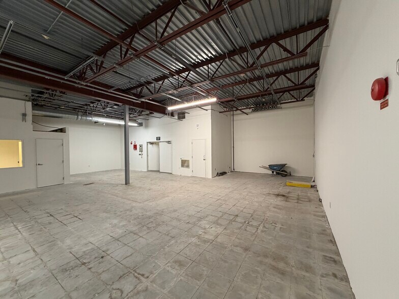 More Photos Of 11025 Valley Blvd, El Monte Office For Lease