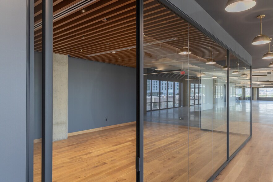 More Photos Of 1333 Oak Lawn Ave, Dallas Office For Lease