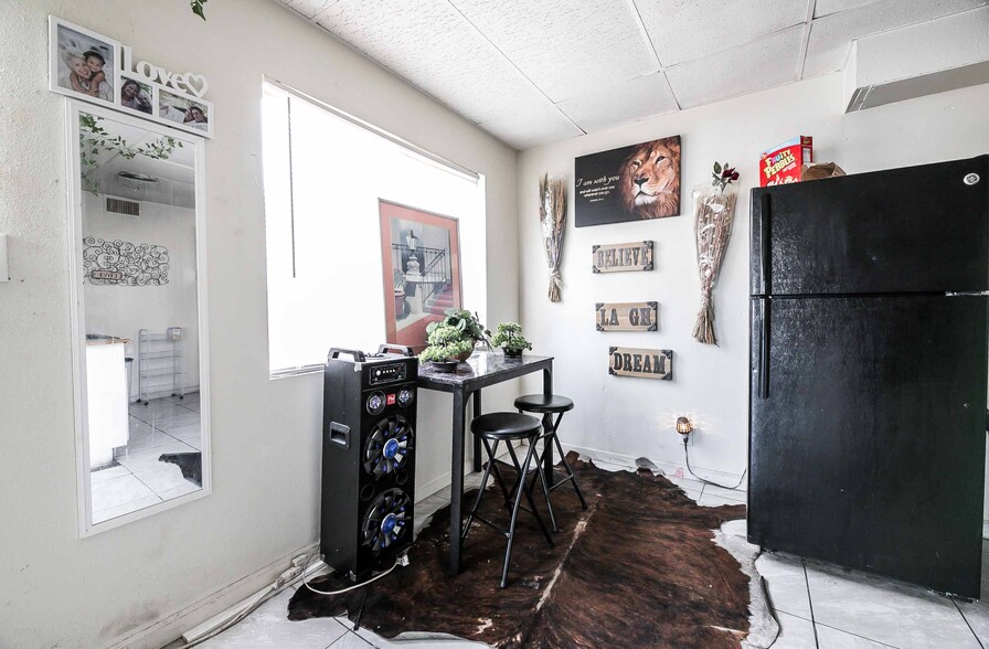 More Photos Of 239 W Cleveland Ave, Las Vegas Apartments For Sale