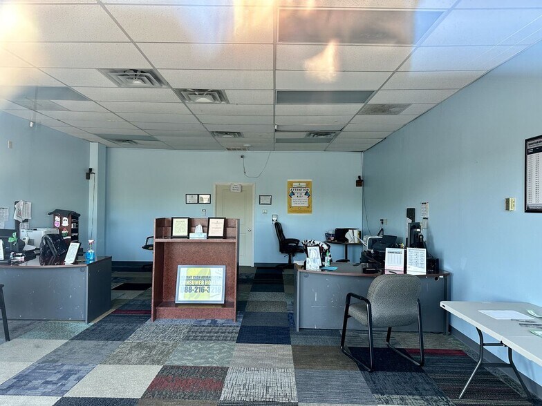 More Photos Of 3233 W Saginaw Hwy, Lansing Storefront For Sale