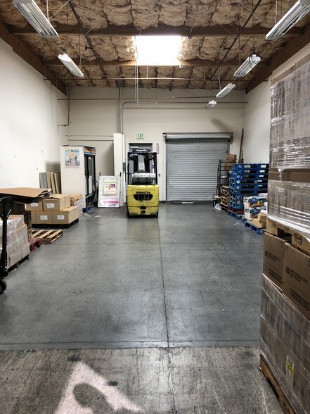 More Photos Of 1601 S Grand Ave, Santa Ana Showroom For Lease