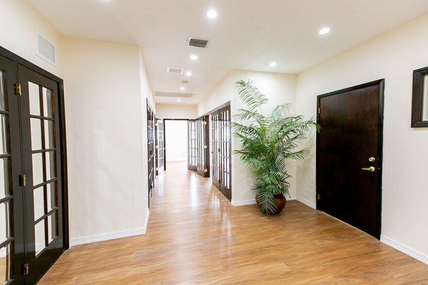 More Photos Of 14200-14238 SW 136th St, Miami Light Manufacturing For Sale