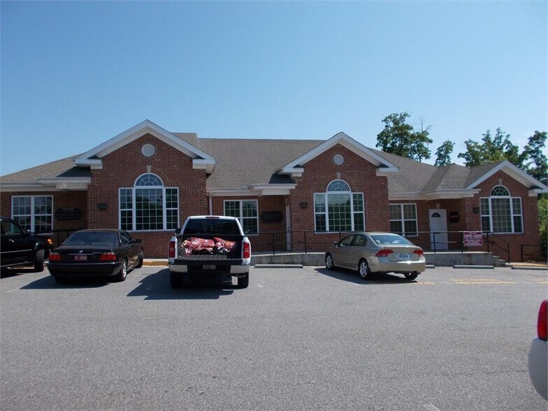 Primary Photo Of 5915-5925 Iron Gate Trce, Cumming Loft Creative Space For Sale