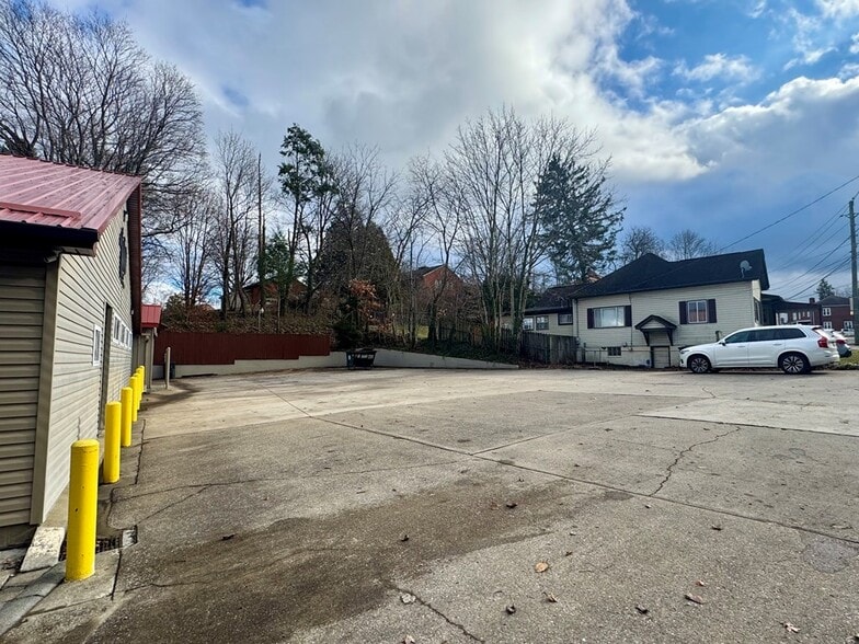 More Photos Of 715 N Kanawha St, Beckley Freestanding For Lease