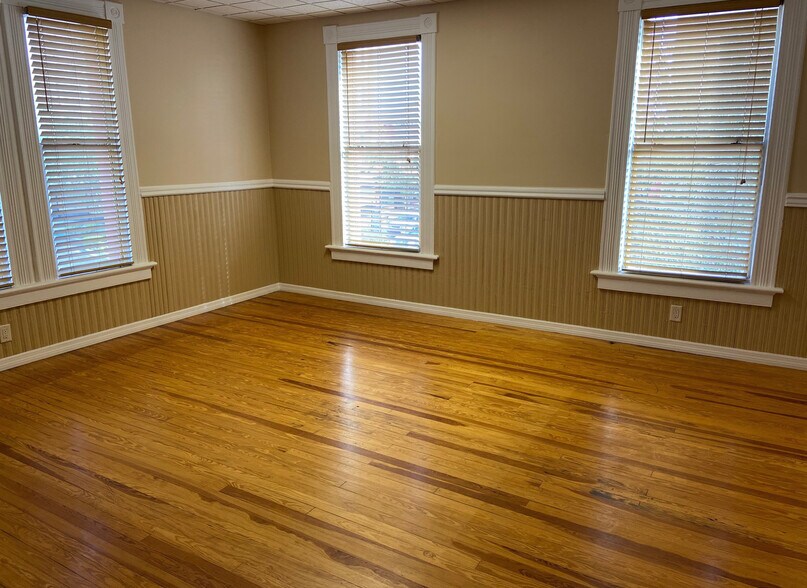 More Photos Of 101 W 1st St, Sanford Storefront For Sale